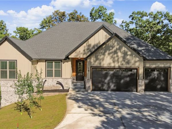 18 Moniave Lane, Bella Vista, AR 72715