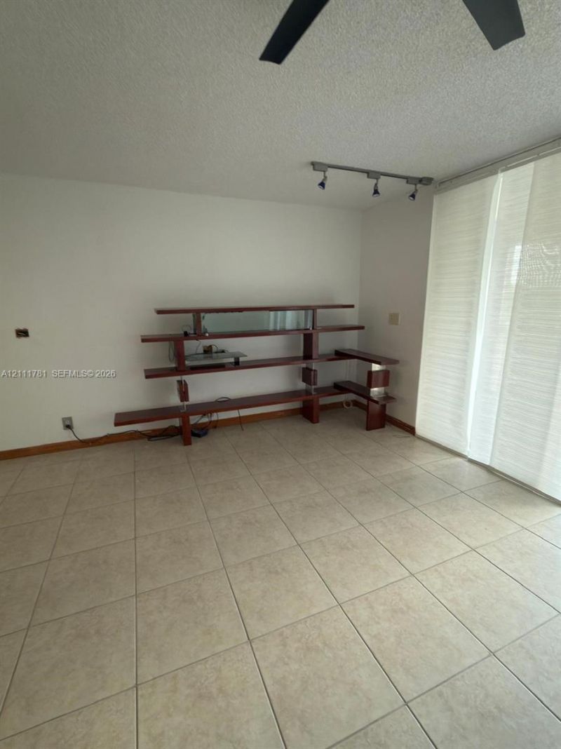 900 NE 12th Ave, Unit 401, Hallandale Beach, FL 33009 Photo