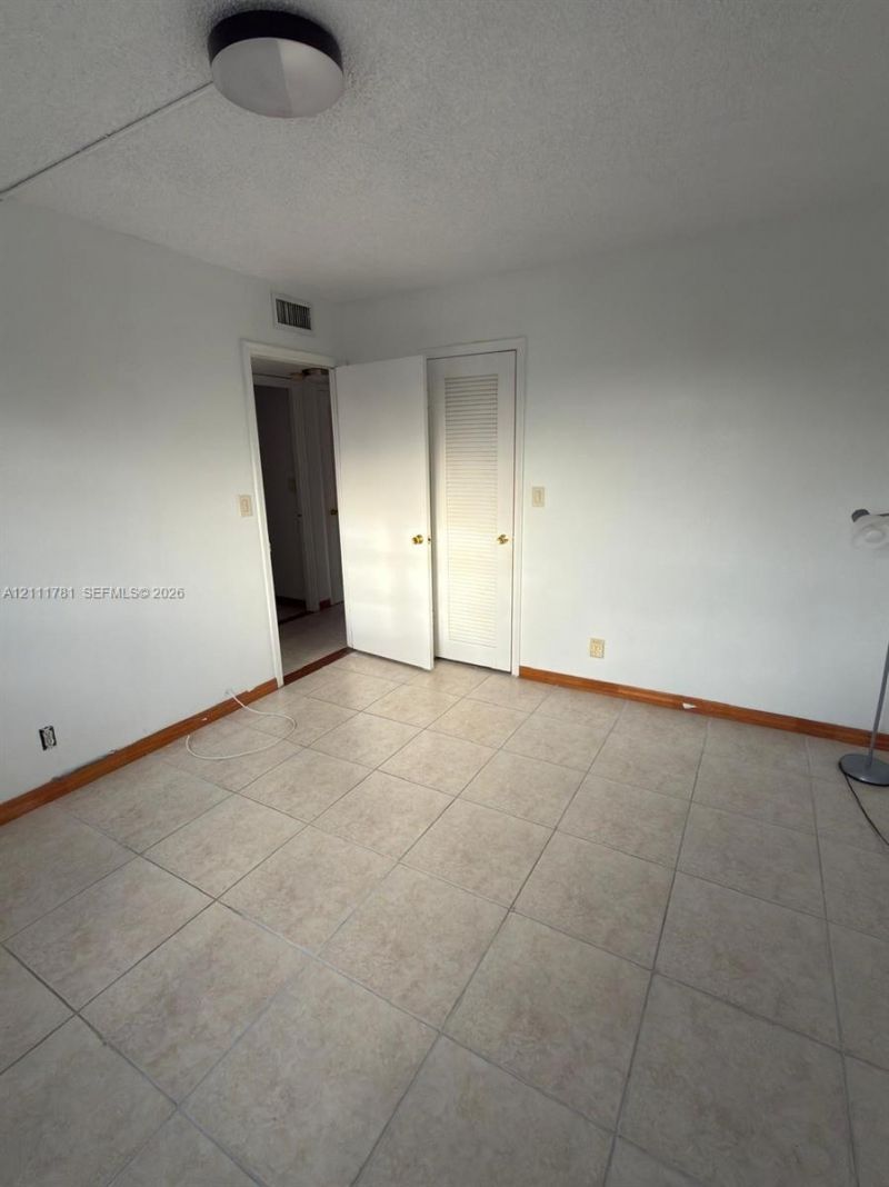 900 NE 12th Ave, Unit 401, Hallandale Beach, FL 33009 Photo