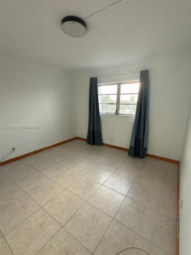900 NE 12th Ave, Unit 401, Hallandale Beach, FL 33009 Photo