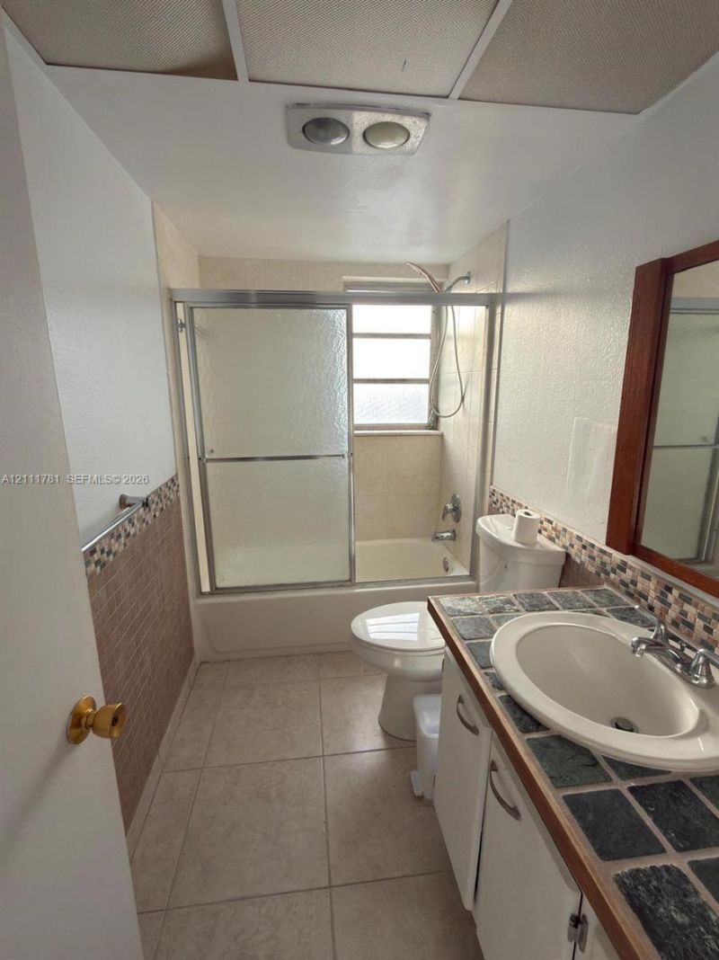 900 NE 12th Ave, Unit 401, Hallandale Beach, FL 33009 Photo