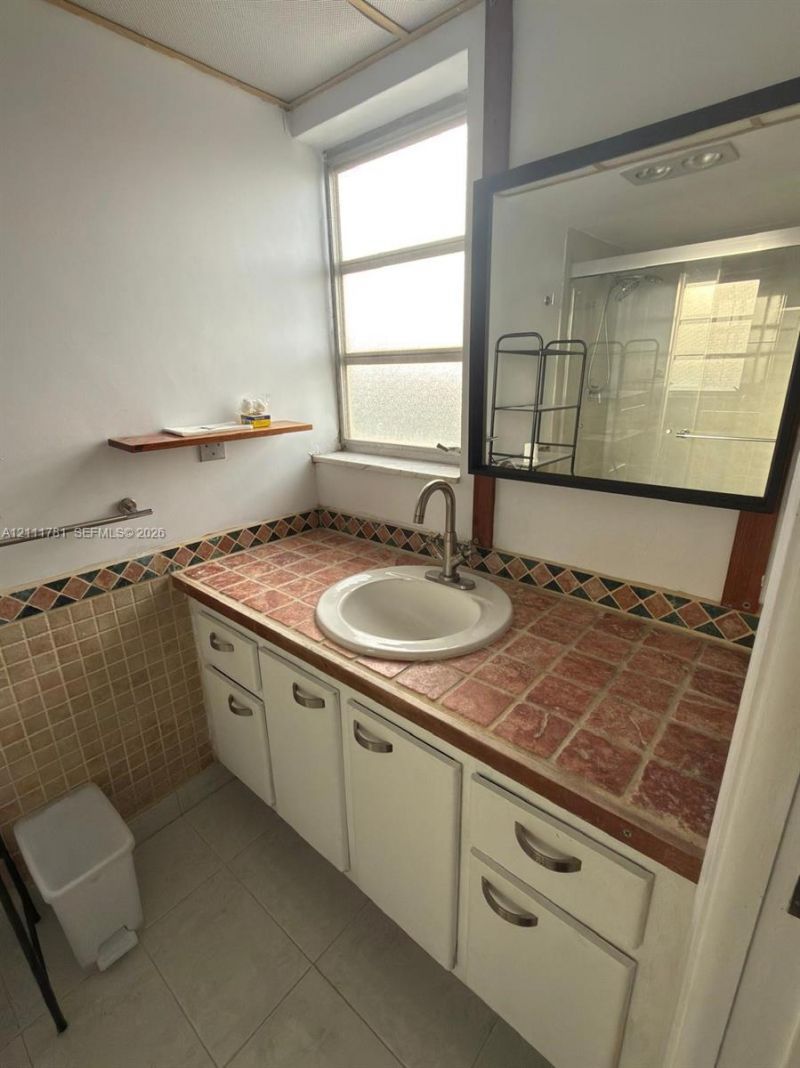 900 NE 12th Ave, Unit 401, Hallandale Beach, FL 33009 Photo