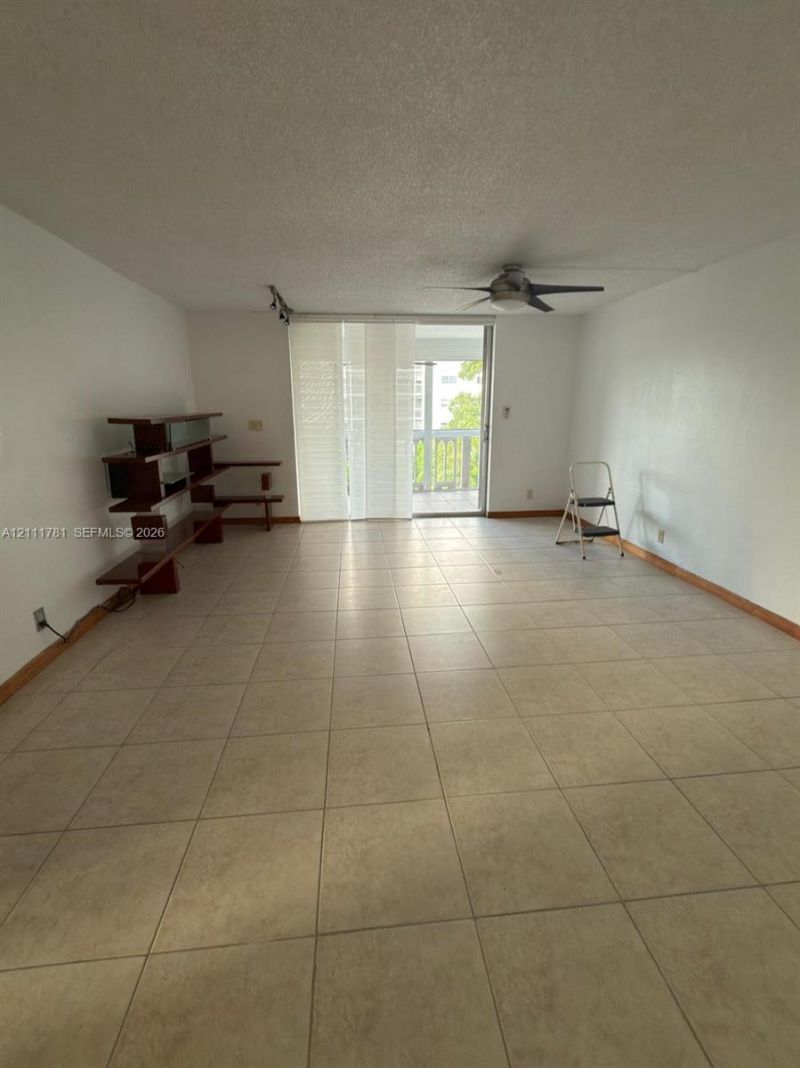 900 NE 12th Ave, Unit 401, Hallandale Beach, FL 33009 Photo