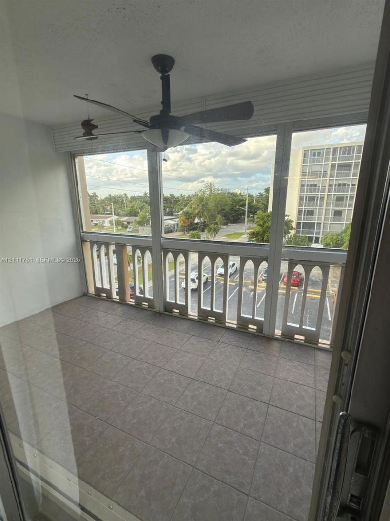 900 NE 12th Ave, Unit 401, Hallandale Beach, FL 33009 Photo