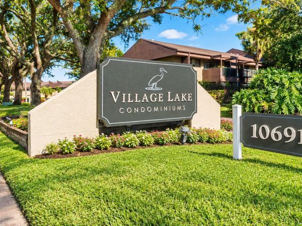 860 S VILLAGE DRIVE N, Unit 105, ST PETERSBURG, FL 33716
