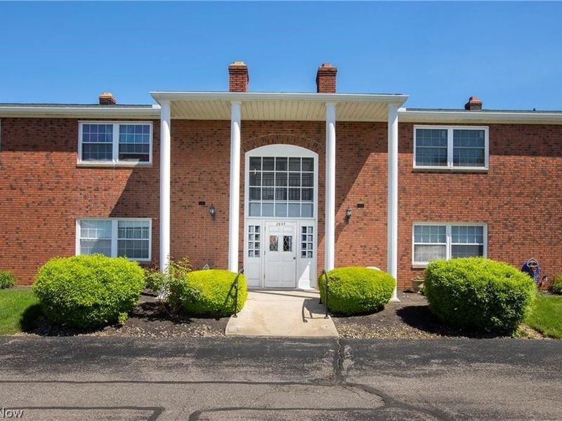 2854 Pease Drive, Unit 104s, Rocky River, OH 44116 Photo 2