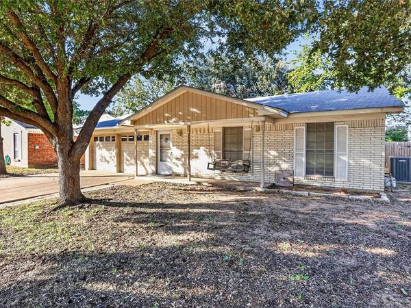 1305 Montclair Street, Arlington, TX 76015