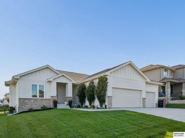 19005 Devonshire Drive, Gretna, NE 68028