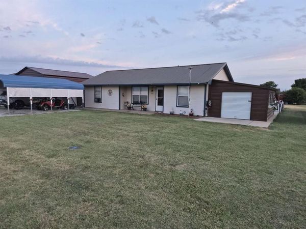 907 4th Street, Chattanooga, OK 73528