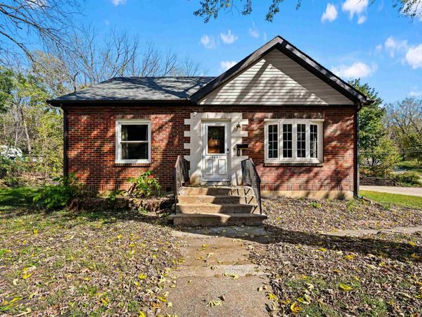 2451 Roosevelt Street, Dubuque, IA 52001