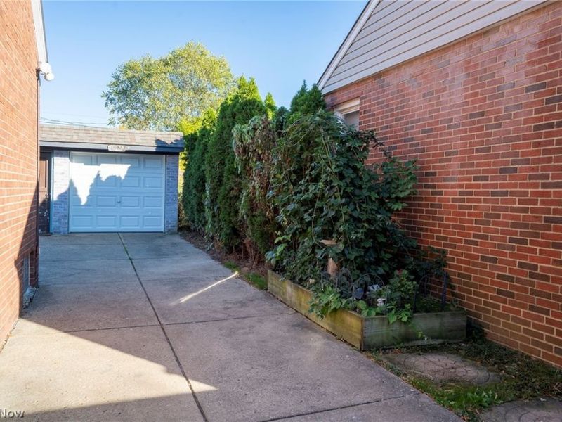 1599 Temple Avenue, Mayfield Heights, OH 44124 Photo 8