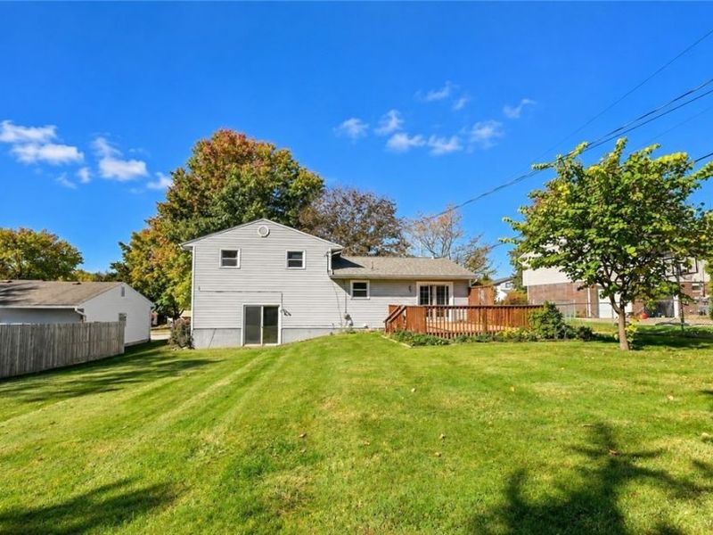 622 Meadowridge Avenue NW, Canton, OH 44708 Photo 2