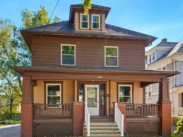 824 Elmore Avenue , Akron, OH 44302