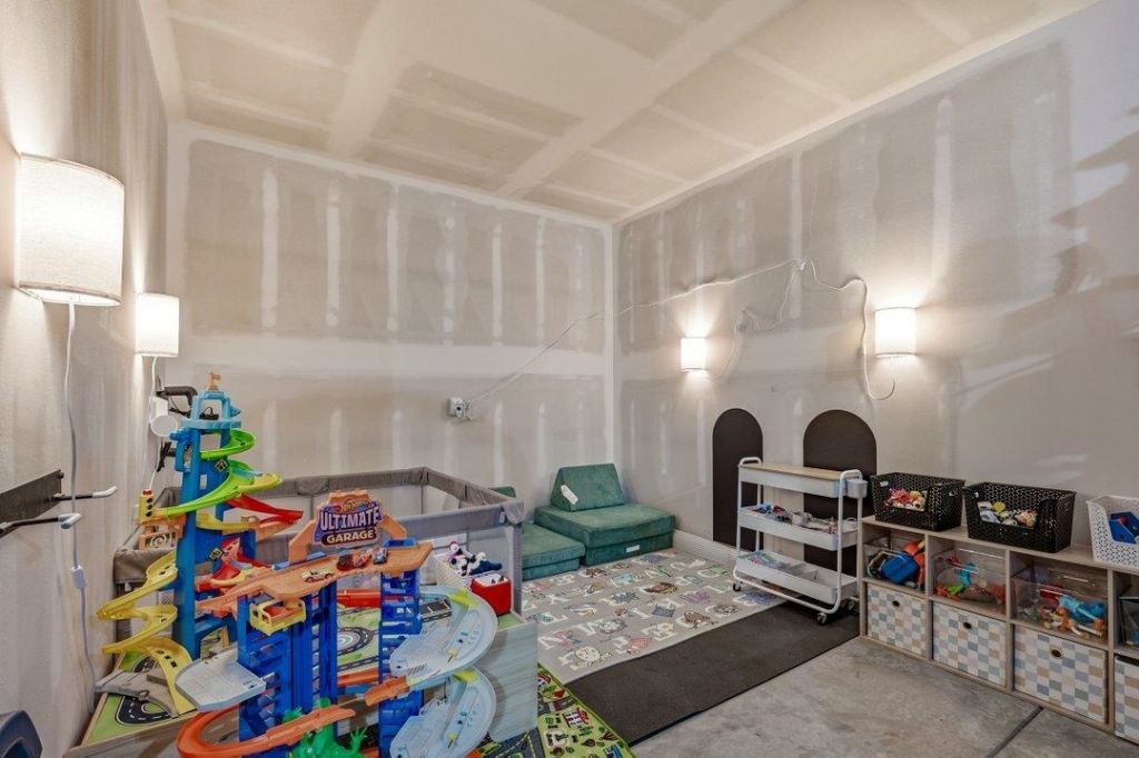 2074 Santa Maria St.  Photo 32