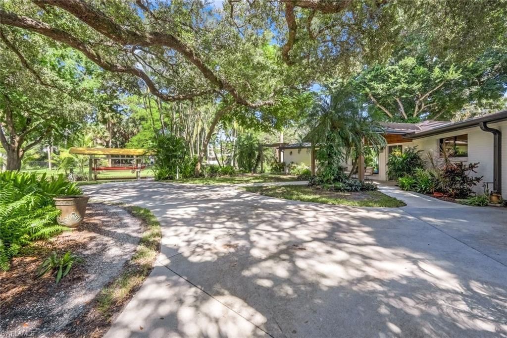 9856 Tonya Ct , Bonita Springs, FL 34135 Photo