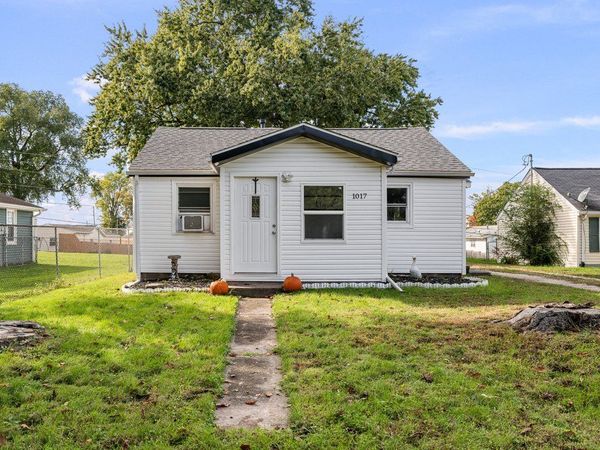 1017 7TH Street , Colona, IL 61241