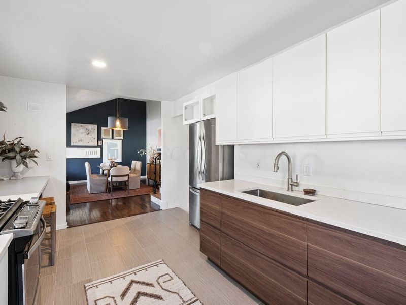 933 Bricker Boulevard , Columbus, OH 43221 Photo 12