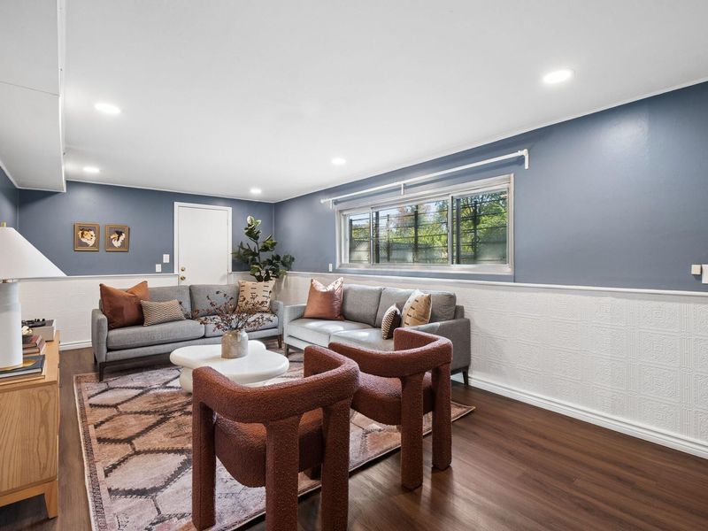 933 Bricker Boulevard , Columbus, OH 43221 Photo 14