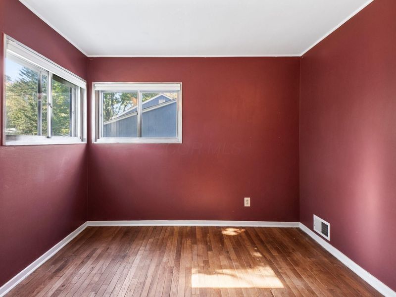 933 Bricker Boulevard , Columbus, OH 43221 Photo 23