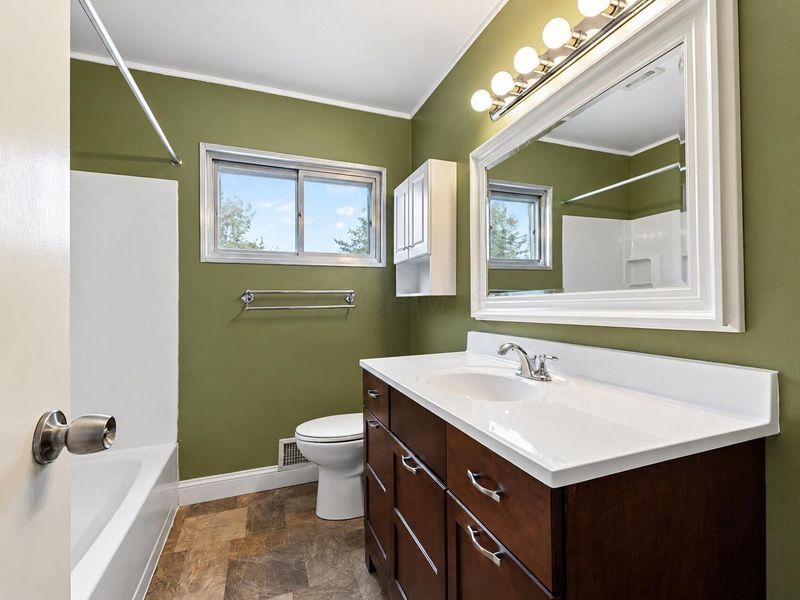 933 Bricker Boulevard , Columbus, OH 43221 Photo 24