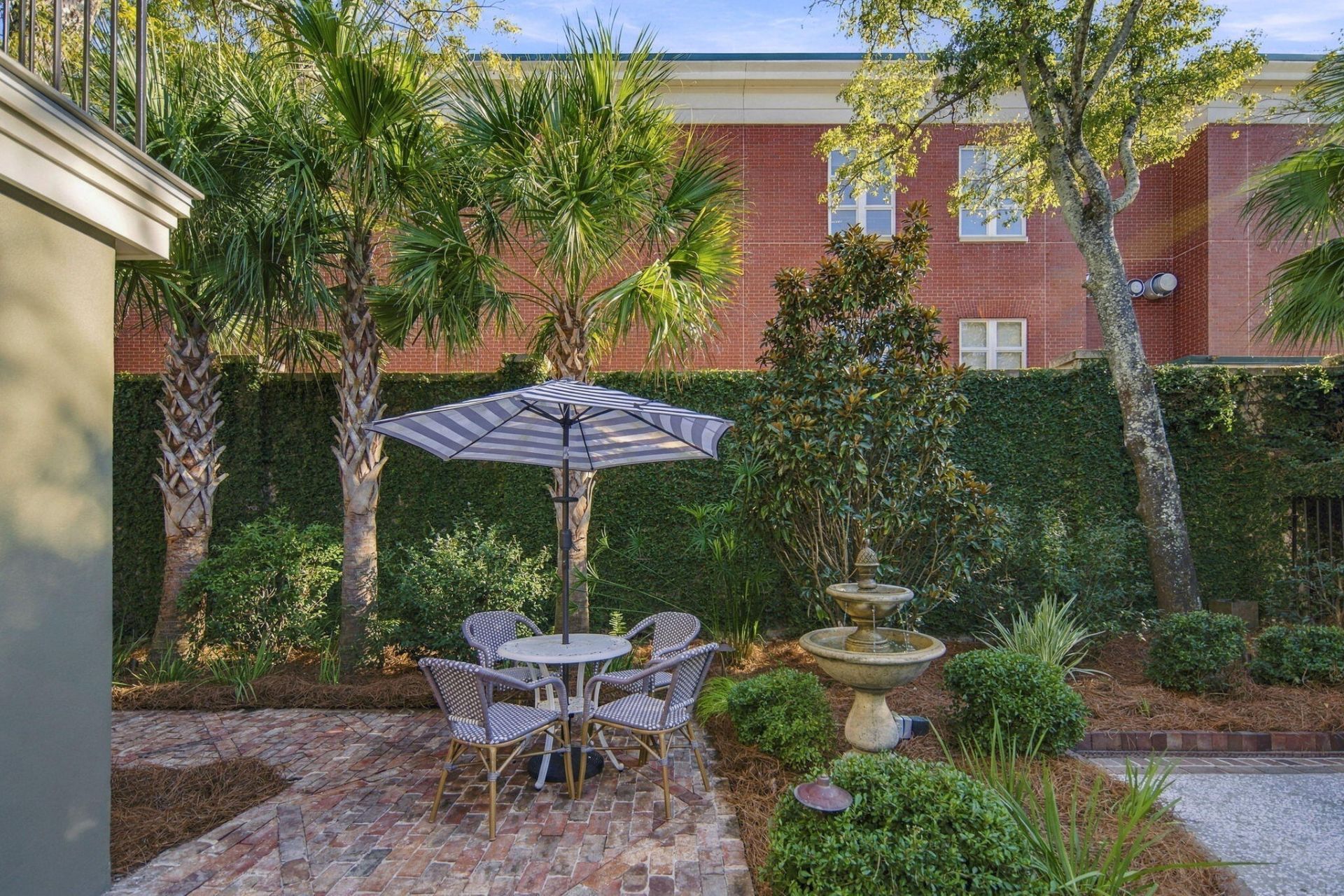 25 Charlotte Street Photo 32