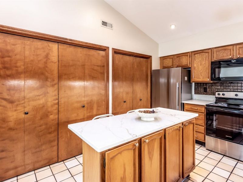 7035 Bluffs Drive, Washington Township, OH 45459 Photo 19