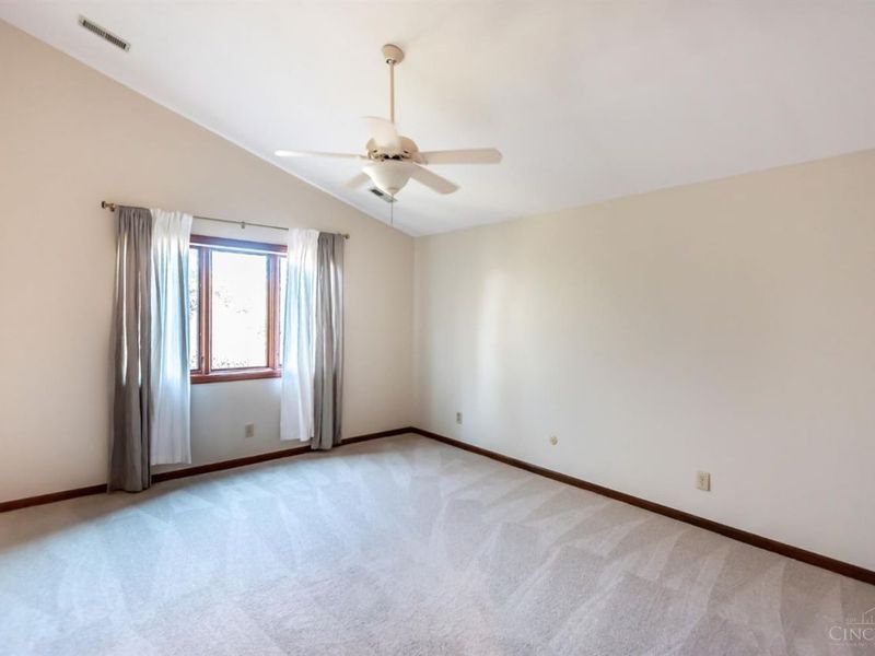 7035 Bluffs Drive, Washington Township, OH 45459 Photo 22