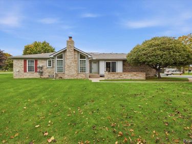 48461 Newcastle Court, Shelby Township, Mi 48315