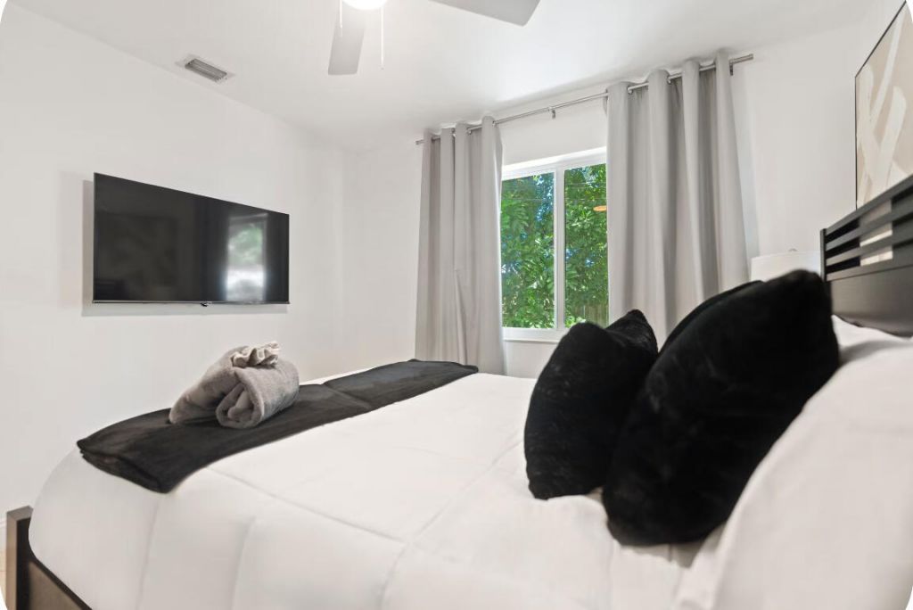 614 NE 11th Avenue, Unit 2, Pompano Beach, FL 33060 Photo