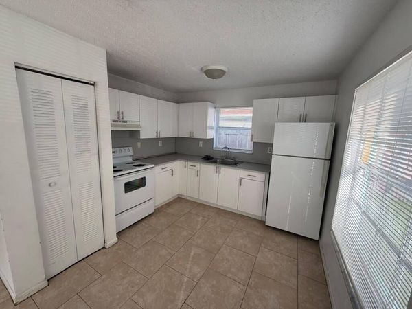 2223 TAYLOR Street, Unit 5, Hollywood, FL 33020