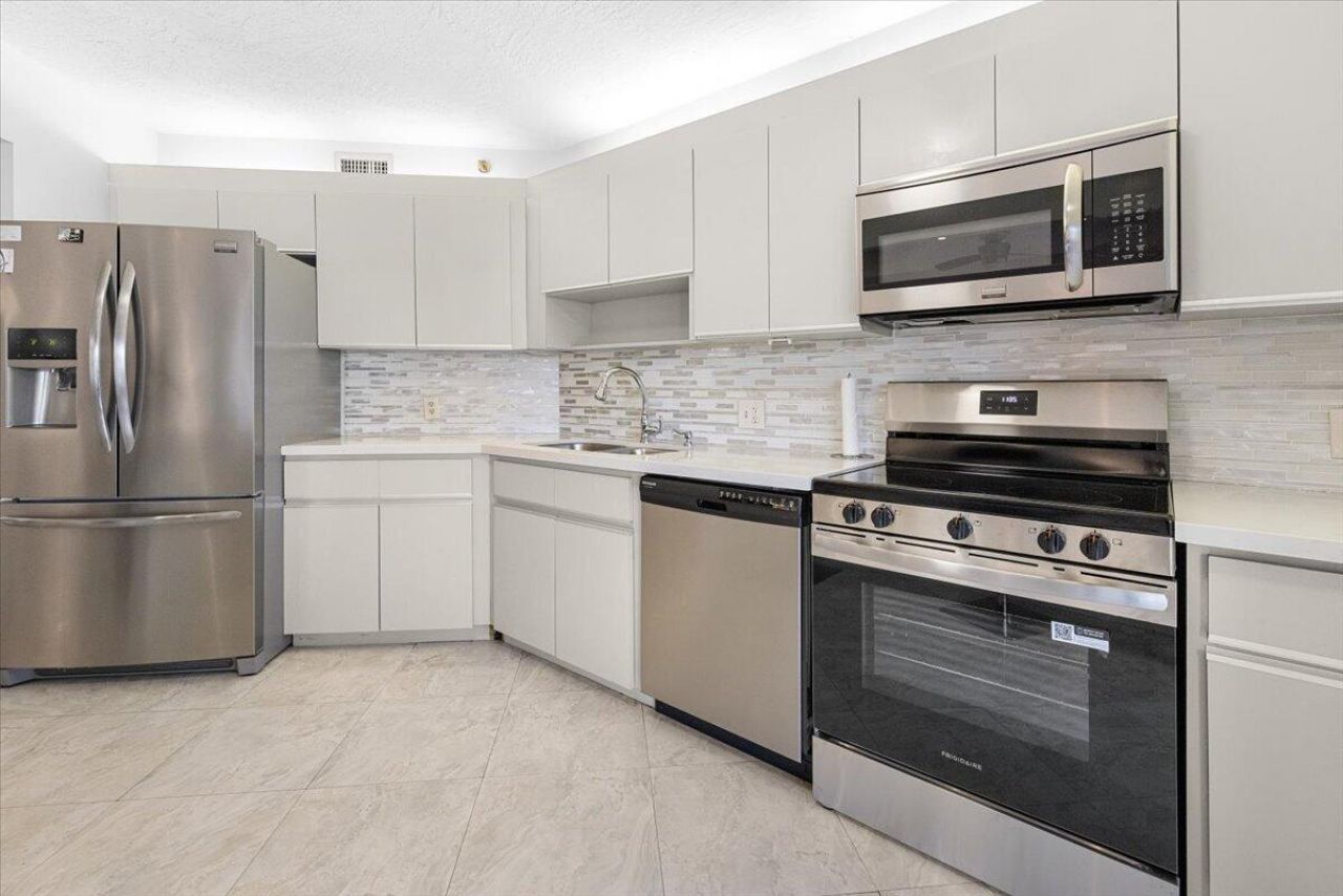 7507 La Paz Boulevard, Unit 104, Boca Raton, FL 33433 Photo