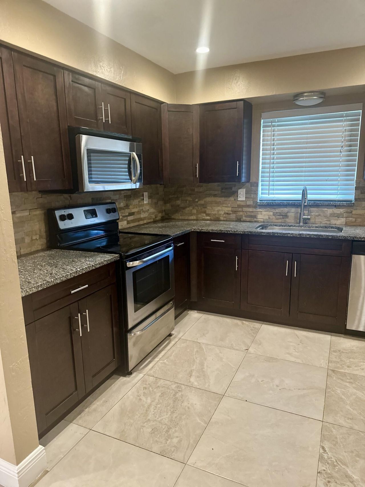 1083 SW 25th Place, Boynton Beach, FL 33426 Photo