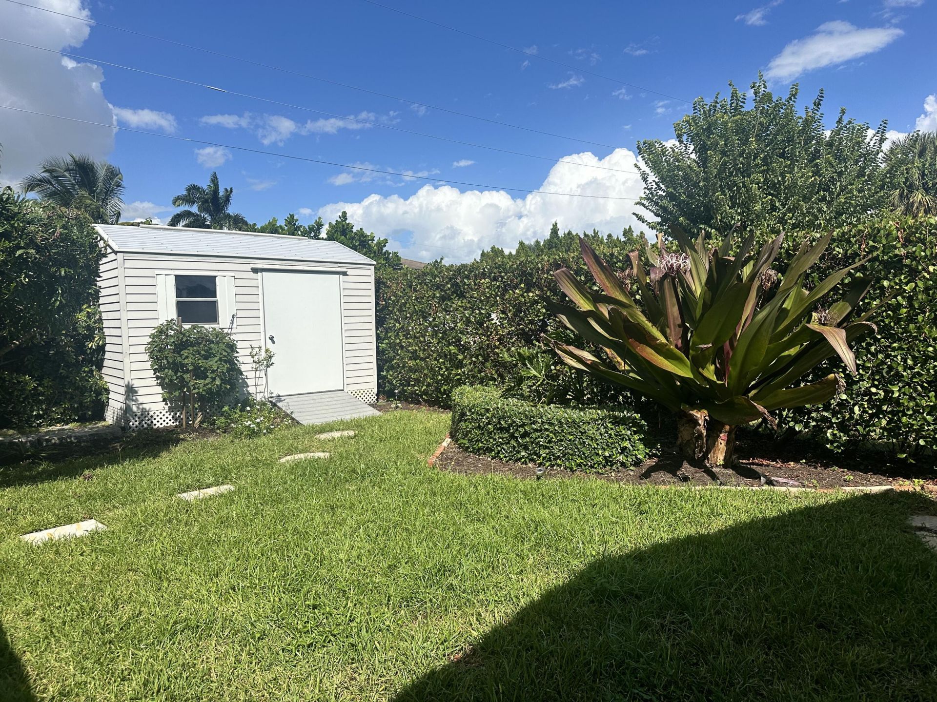 1083 SW 25th Place, Boynton Beach, FL 33426 Photo