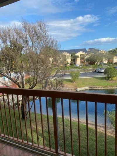 7660 Westwood Drive, Unit 613, Tamarac, FL 33321 Photo