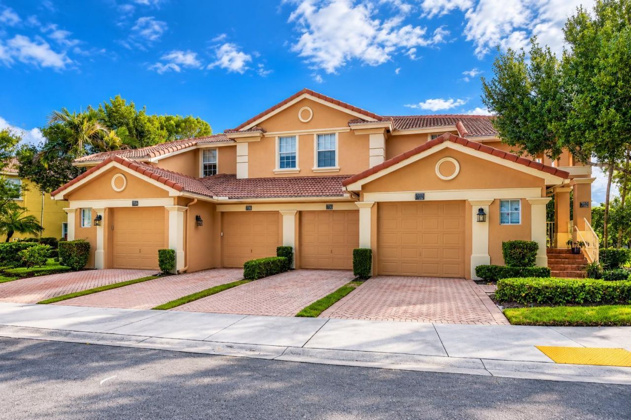698 SW Glen Crest Way, Stuart, FL 34997 Photo