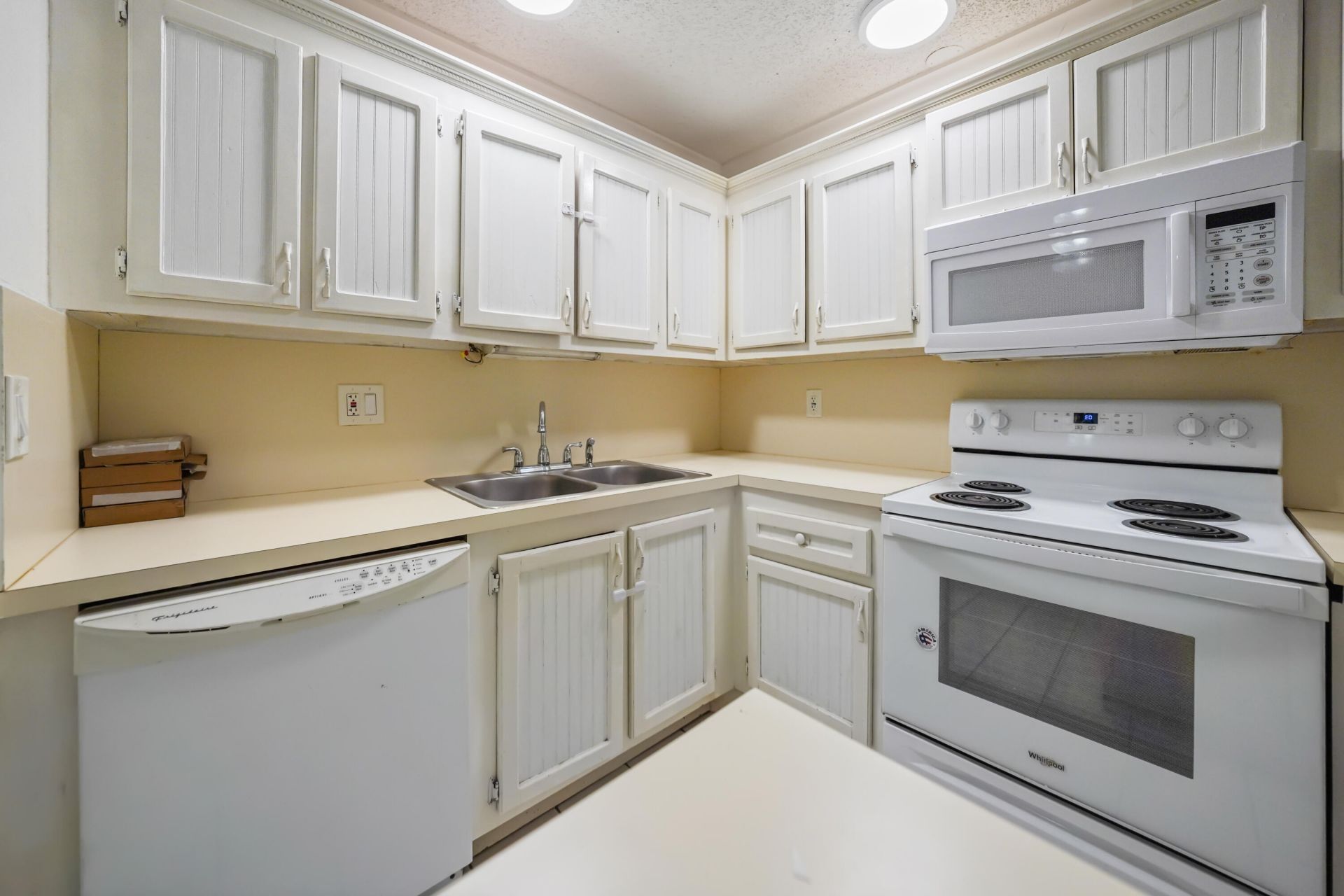 3703 Waterview Circle, Unit 37c, Palm Springs, FL 33461 Photo