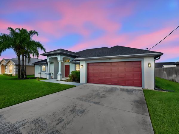 5856 NW Mesa Circle, Port St. Lucie, FL 34986