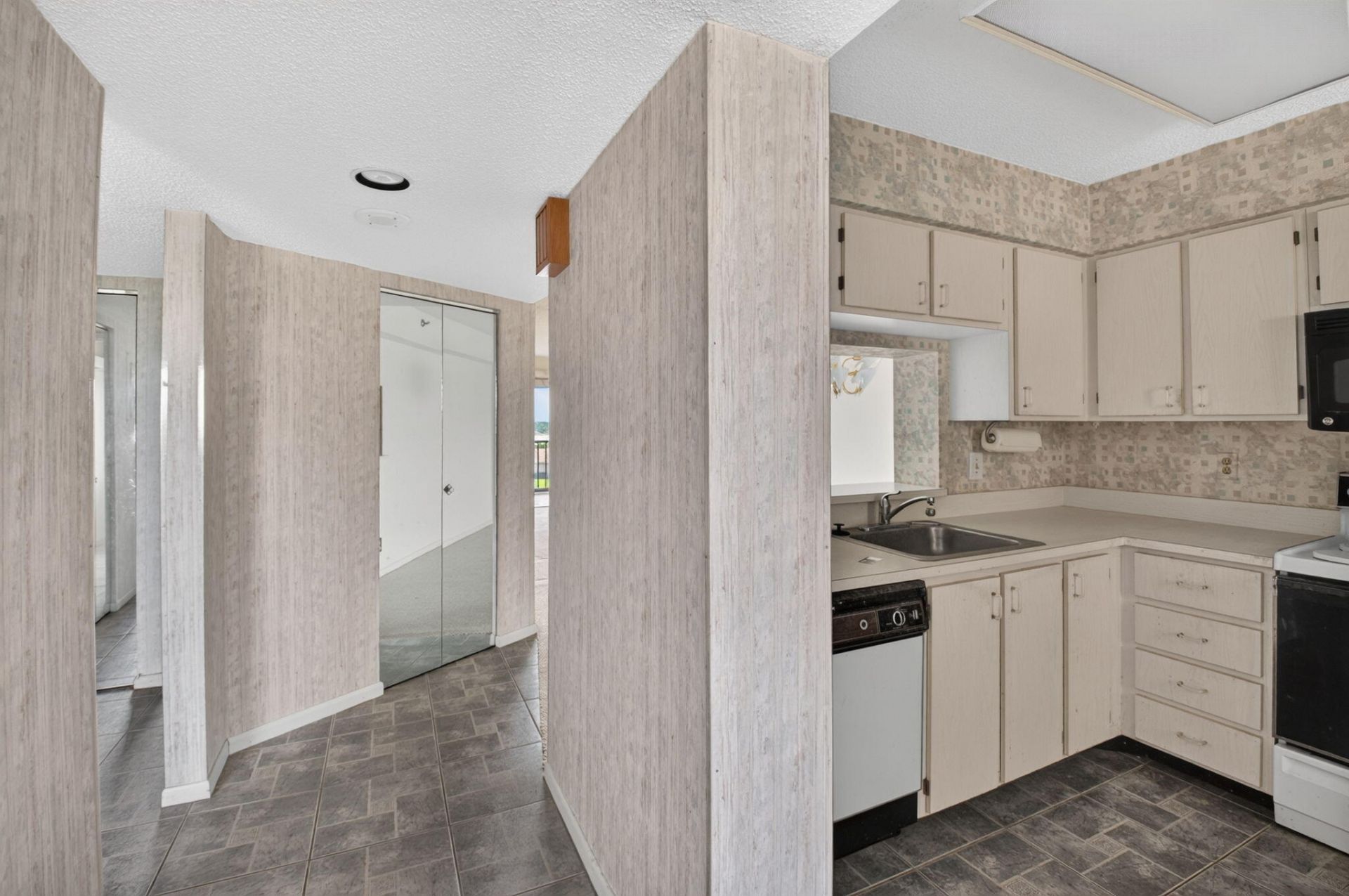 7260 Kinghurst Drive, Unit 404, Delray Beach, FL 33446 Photo
