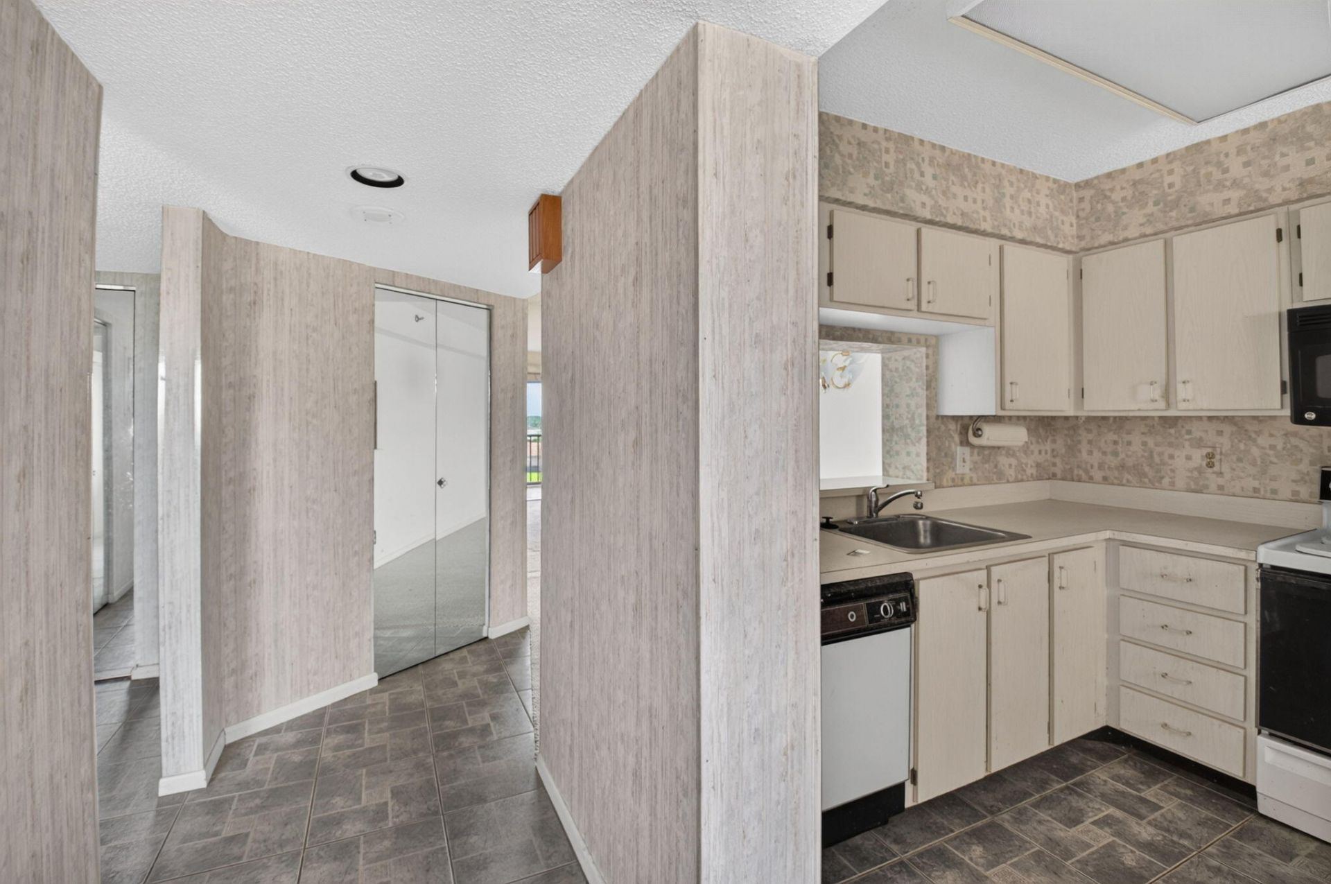7260 Kinghurst Drive, Unit 404, Delray Beach, FL 33446 Photo