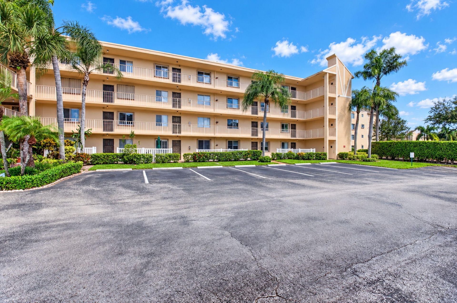 7145 Huntington Lane, Unit 408, Delray Beach, FL 33446 Photo
