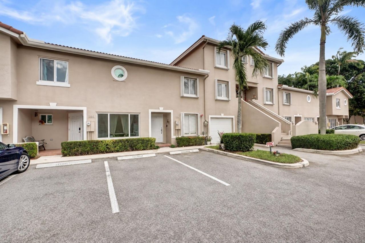 235 Riviera Circle, Weston, FL 33326 Photo