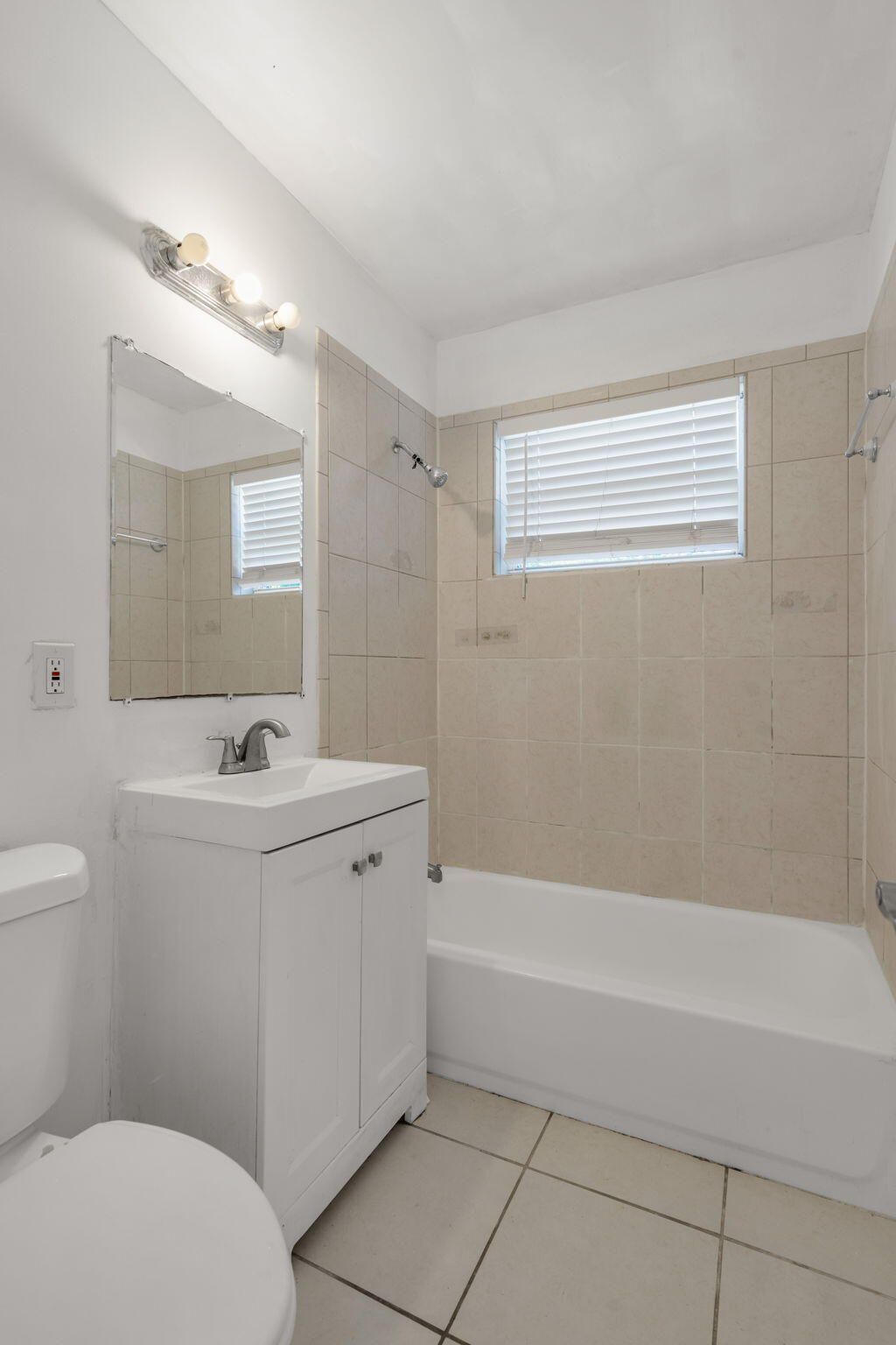 880 NW 33rd Terrace Nw, Lauderhill, FL 33311 Photo
