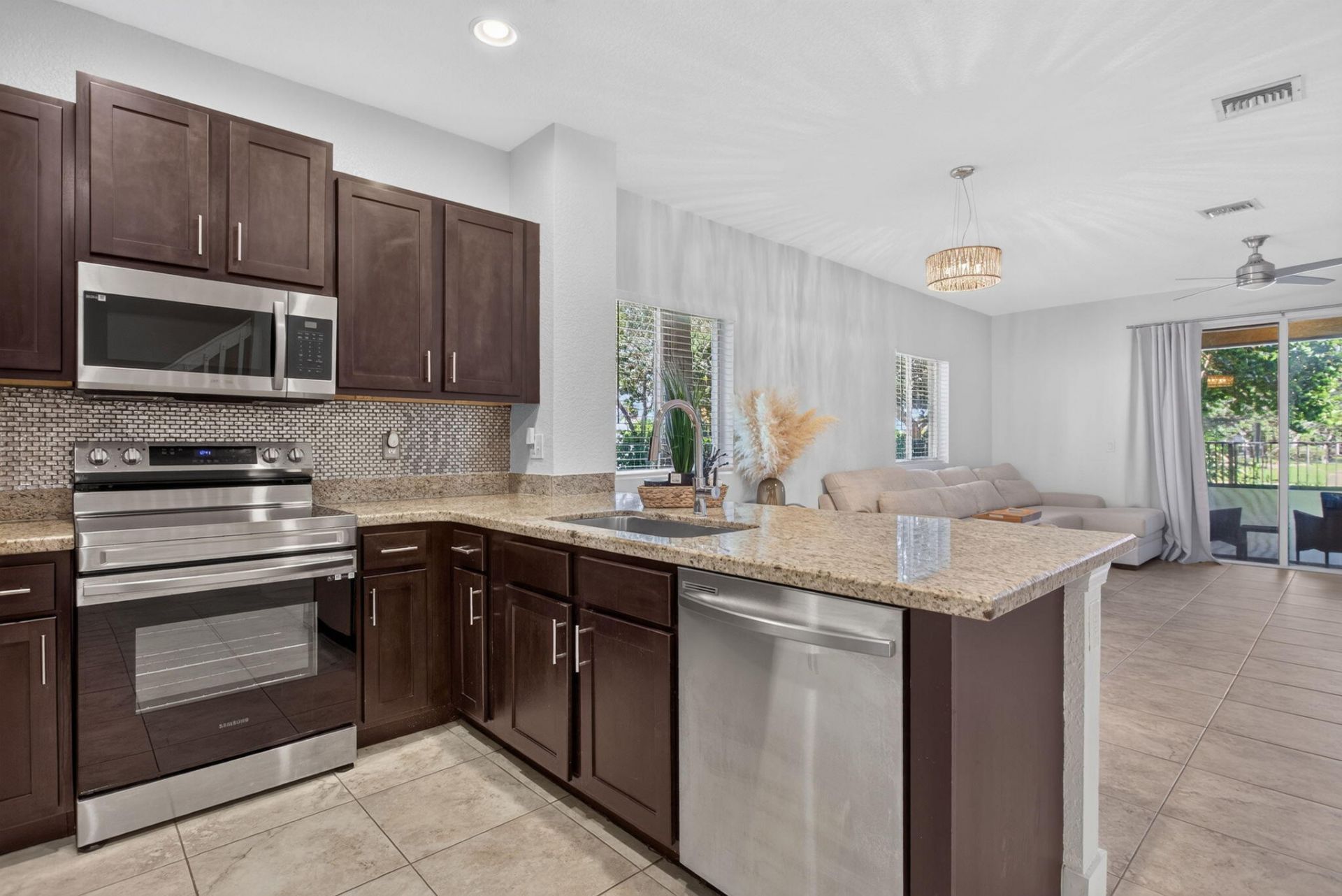 305 NE 47th Place, Unit 305, Deerfield Beach, FL 33064 Photo
