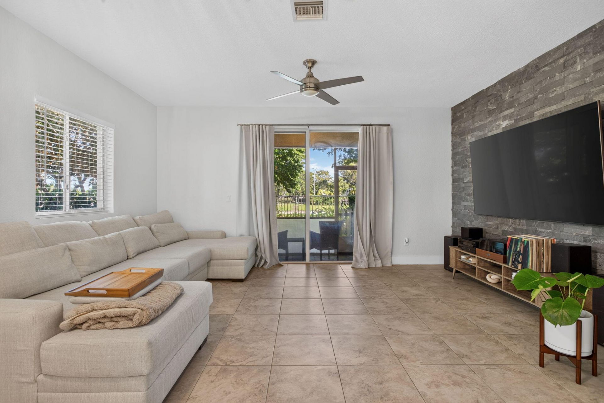 305 NE 47th Place, Unit 305, Deerfield Beach, FL 33064 Photo