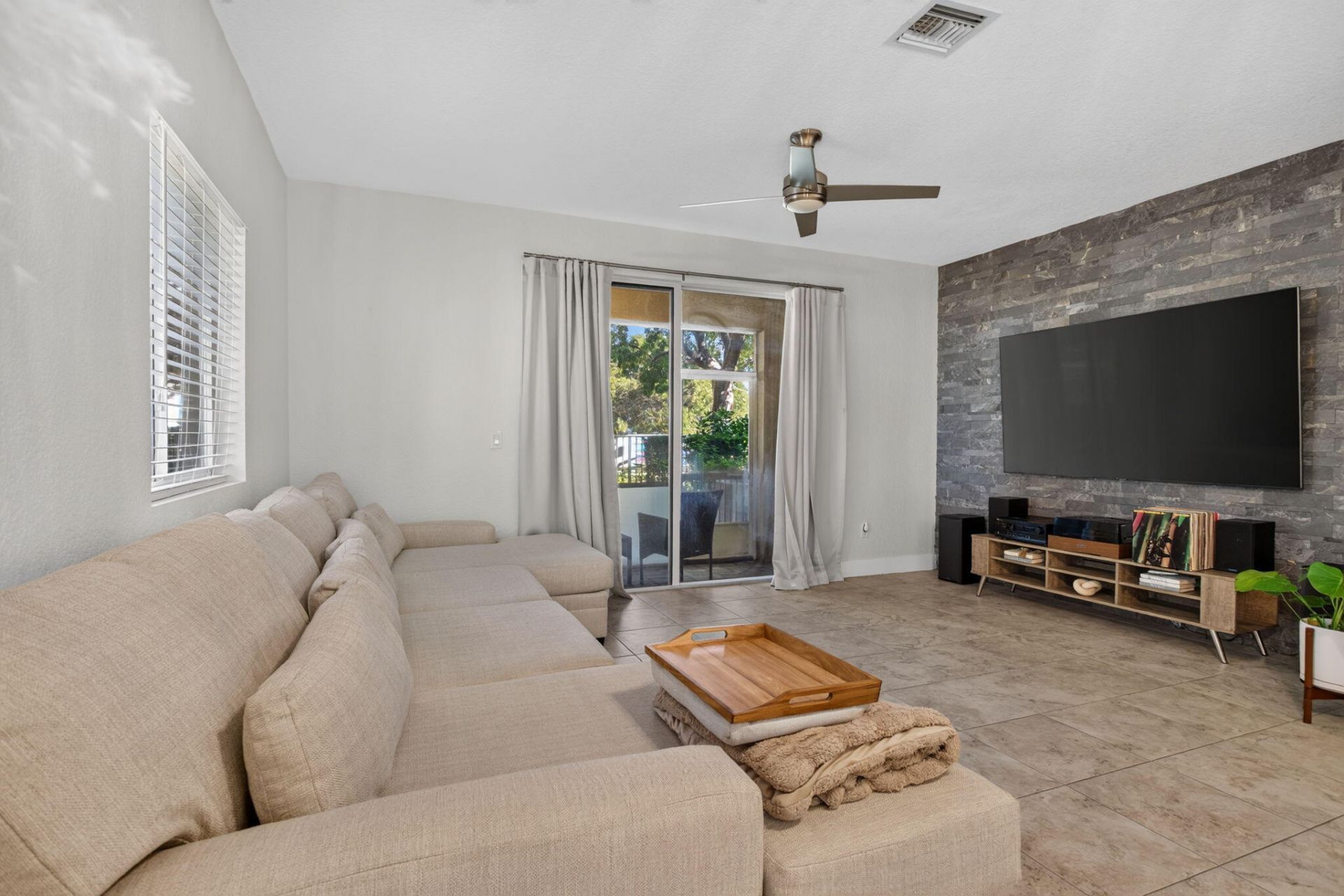 305 NE 47th Place, Unit 305, Deerfield Beach, FL 33064 Photo
