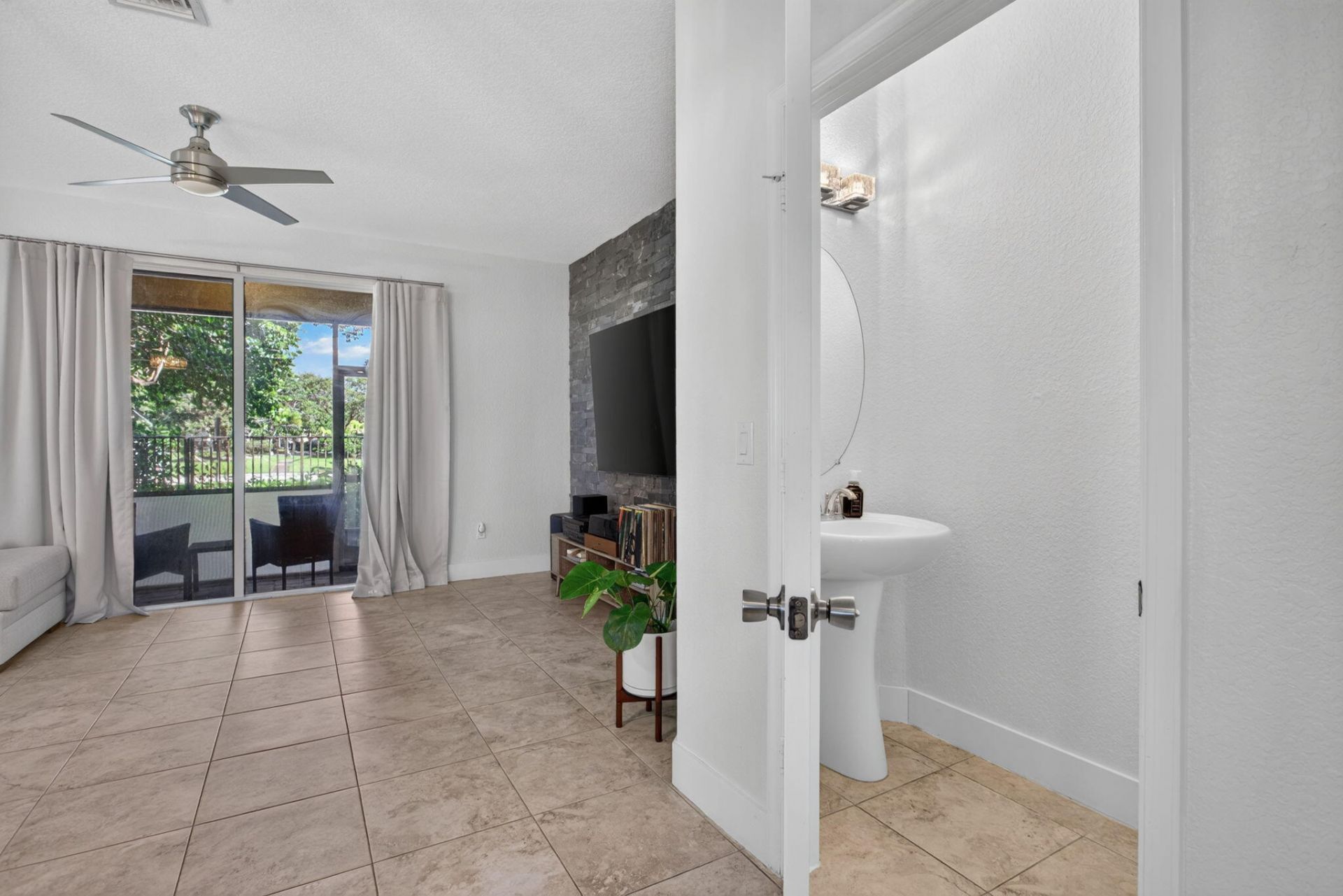 305 NE 47th Place, Unit 305, Deerfield Beach, FL 33064 Photo