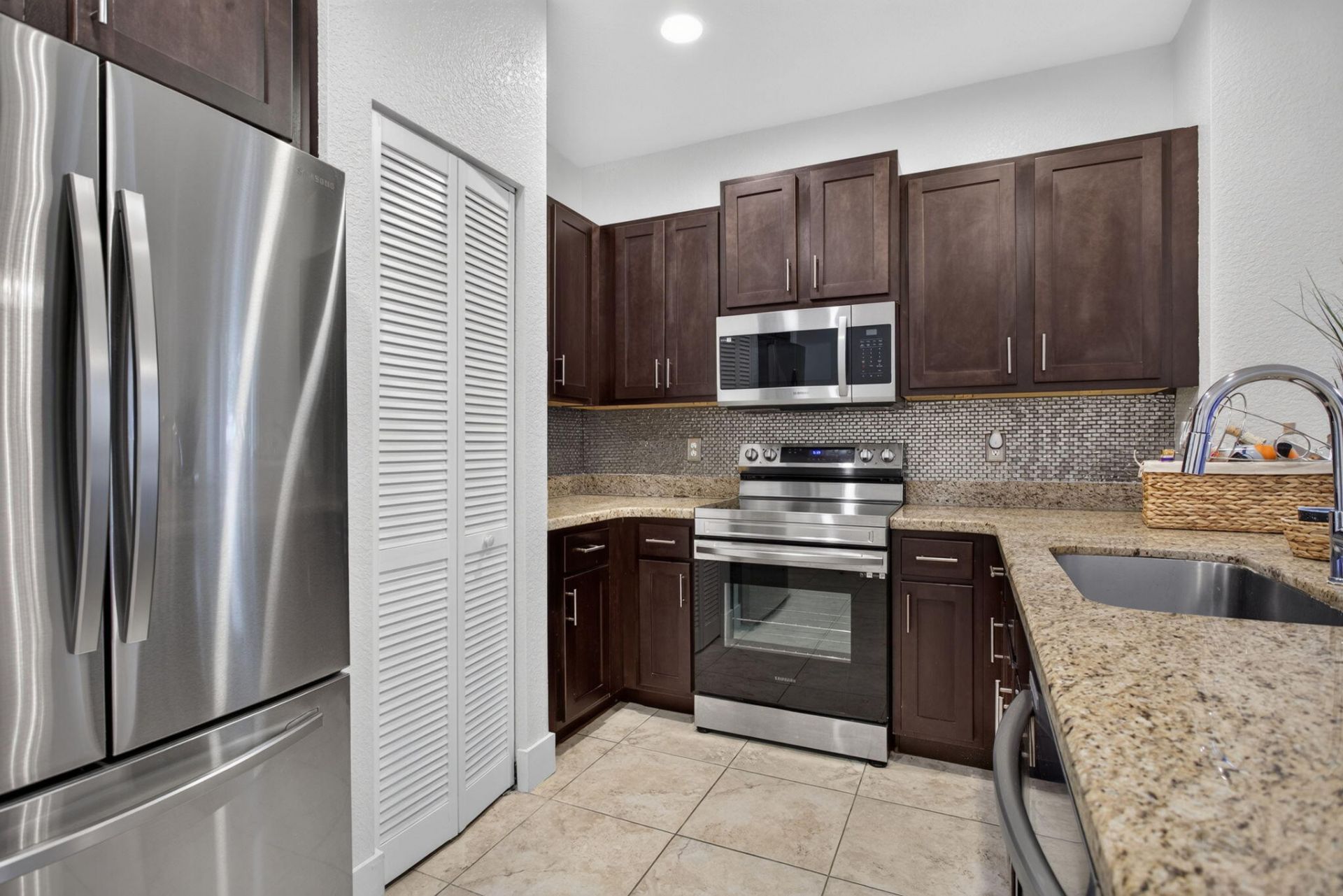 305 NE 47th Place, Unit 305, Deerfield Beach, FL 33064 Photo