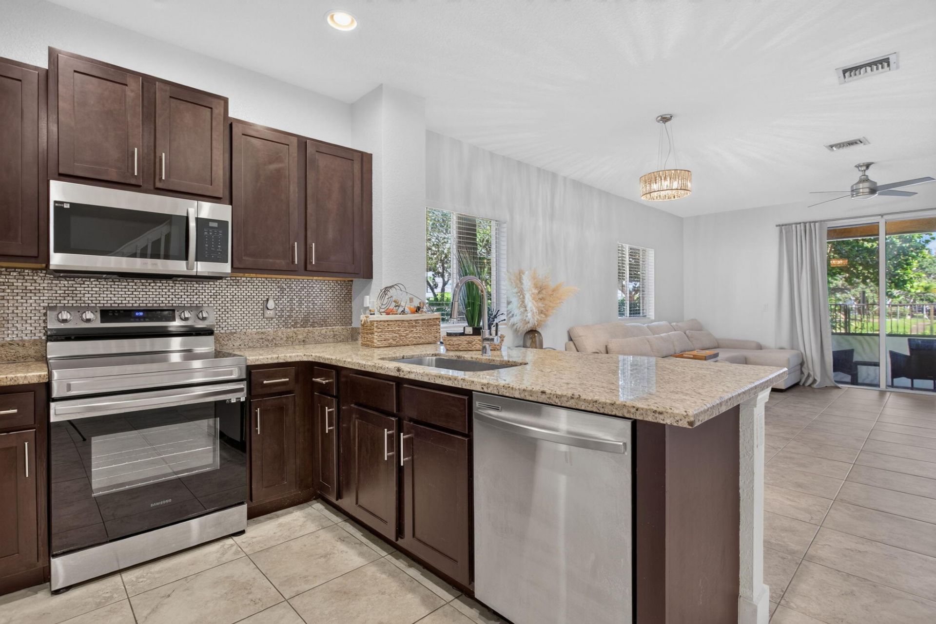 305 NE 47th Place, Unit 305, Deerfield Beach, FL 33064 Photo