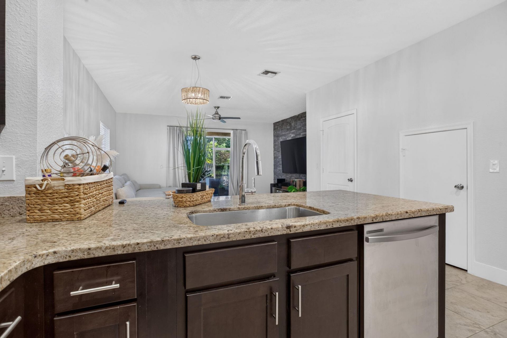 305 NE 47th Place, Unit 305, Deerfield Beach, FL 33064 Photo