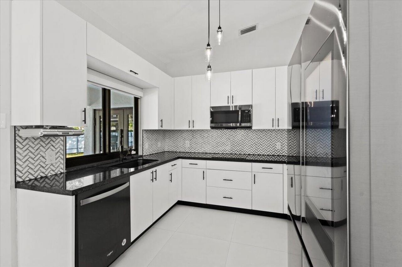 20221 NW 8th Street, Pembroke Pines, FL 33029 Photo